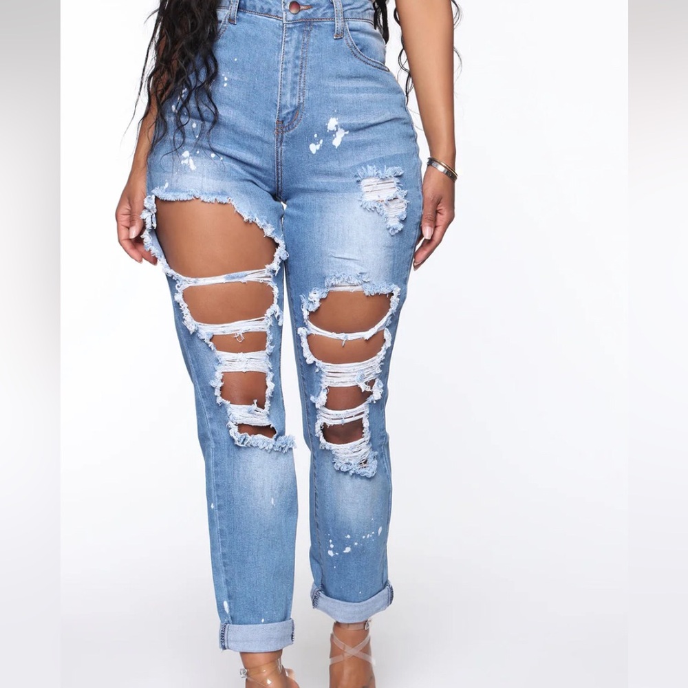 Fashion Nova ‘Artist In The Making Distressed Jeans’